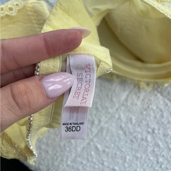 Victoria’s Secret Yellow Lace Bra Size 36DD - Picture 8 of 8